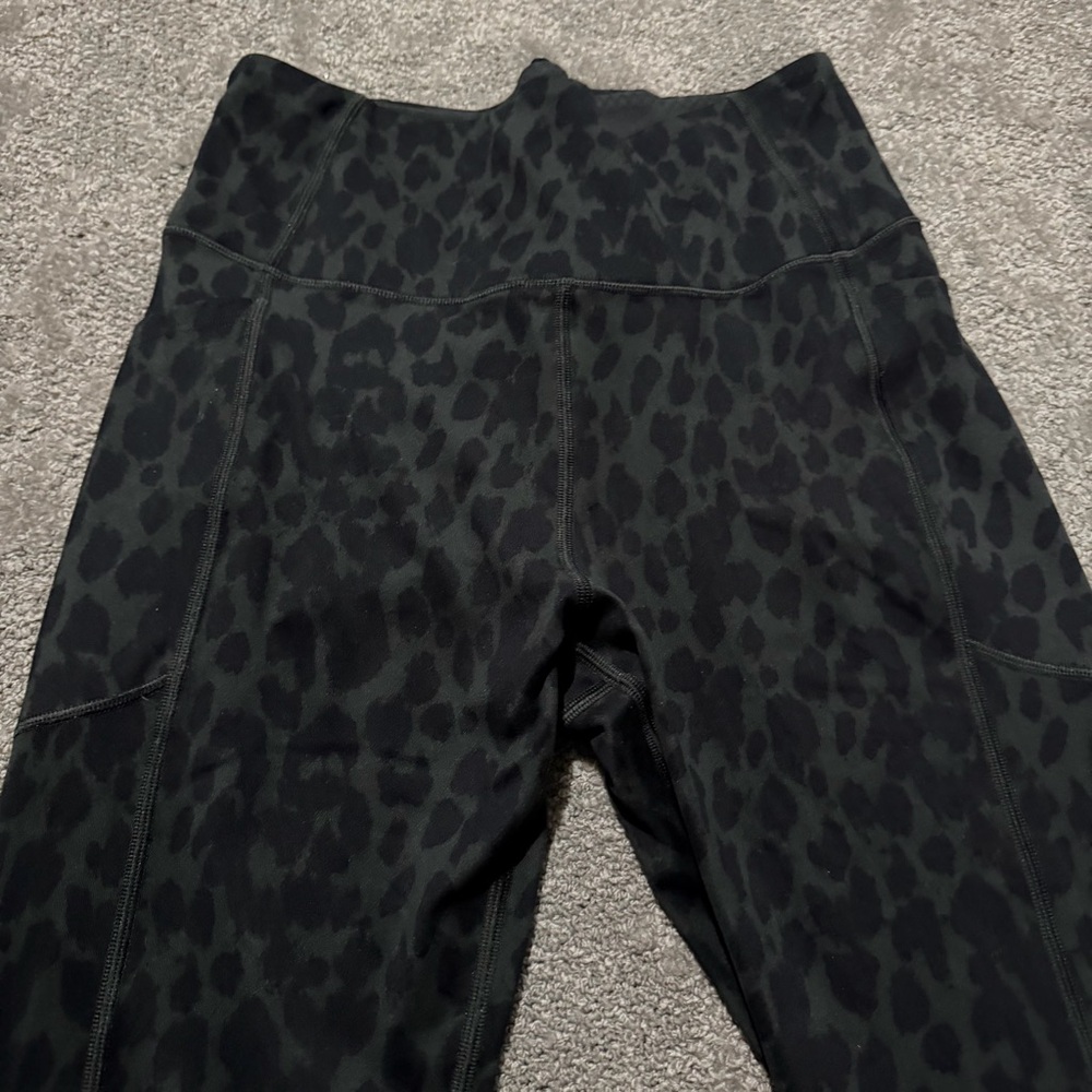 Victoria’s Secret women’s leopard print black and gray leggings size‎ 8